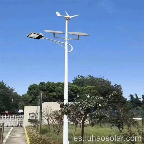 Luz del sistema híbrido de energía solar eólica